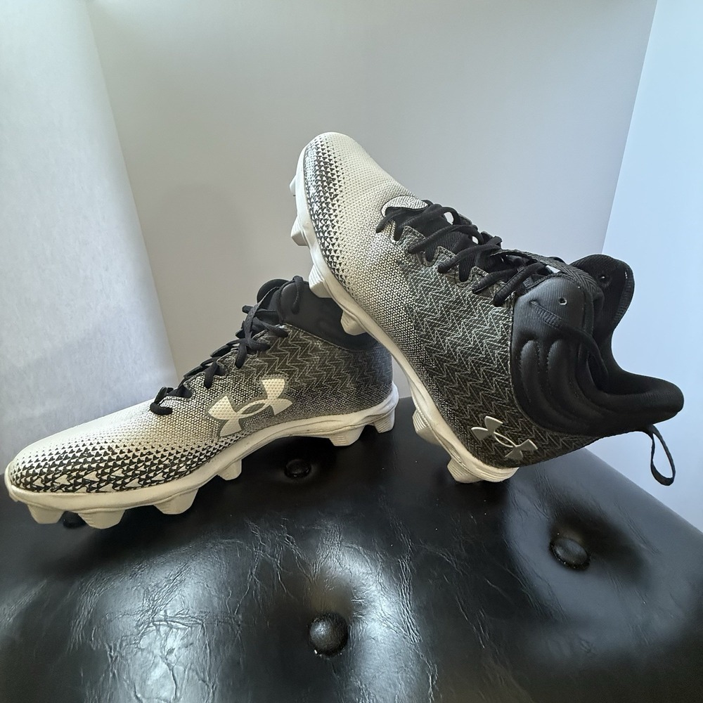 Men's Under Armour Spotlight Football Cleats Sz 10 Black White 3026339-001 EUC
